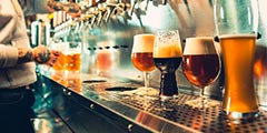 betekenis van ipa bier uitgelegd door biertap met verschillende soorten bier in glazen